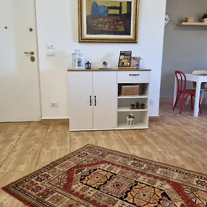 House & Free Parking By Perry-holiday , Palermo Italia